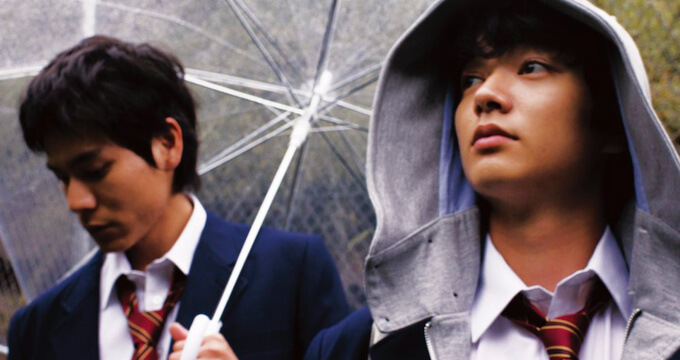 不気味なものの肌に触れる